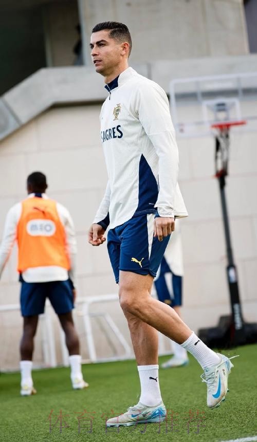 经皇马许可 C罗目前来到皇马基地进行个人训练